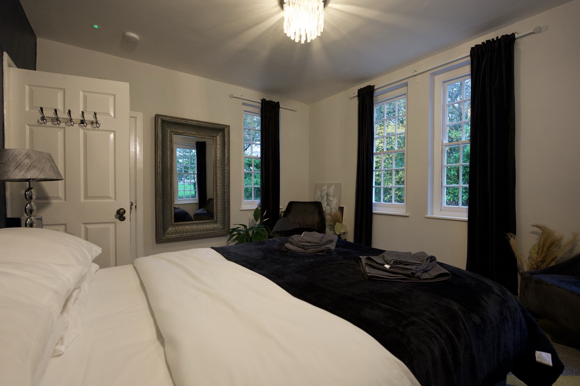 Cosy King Room at Hilston Park